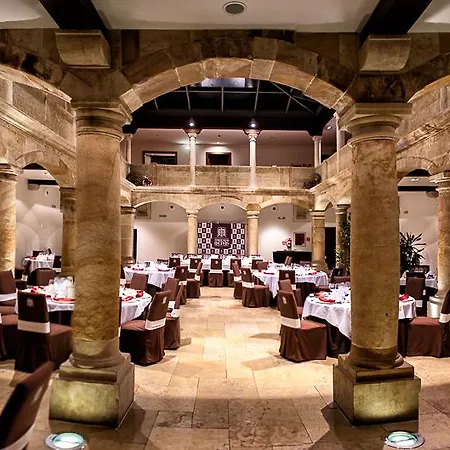 Palacio De Meras Tineo