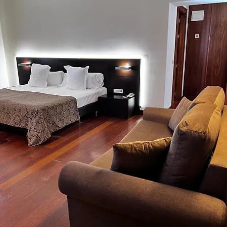 Palacio De Meras Tineo