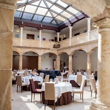 Hotel Palacio De Meras 4*