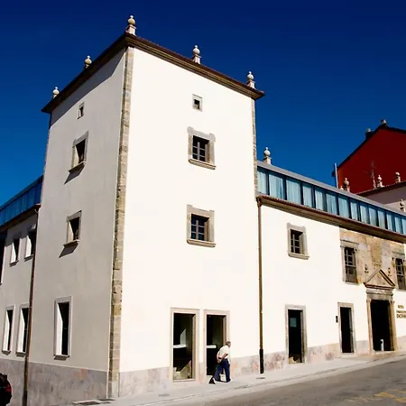 Palacio De Meras Tineo