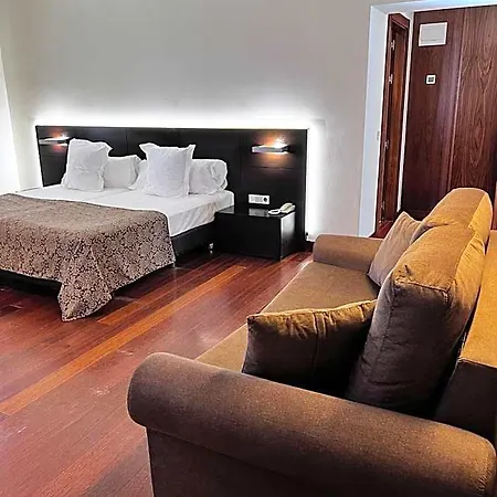 Palacio De Meras Otel Tineo
