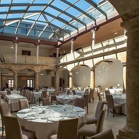 Palacio De Meras فندق