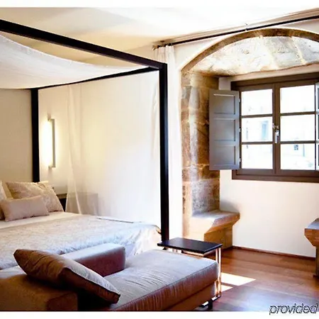 Palacio De Meras Tineo