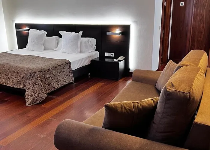 Palacio De Meras Tineo