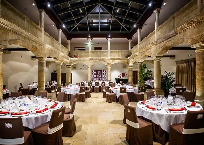 Hotel Palacio De Meras 4*