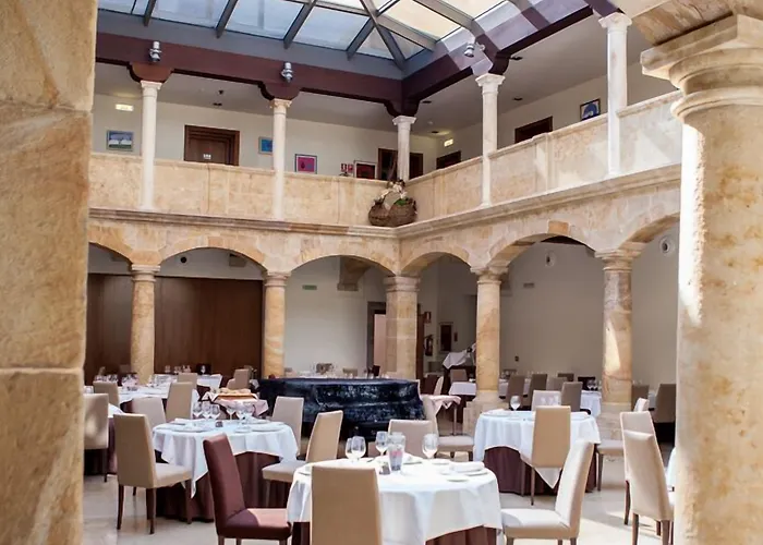 Hotel Palacio De Meras 4*